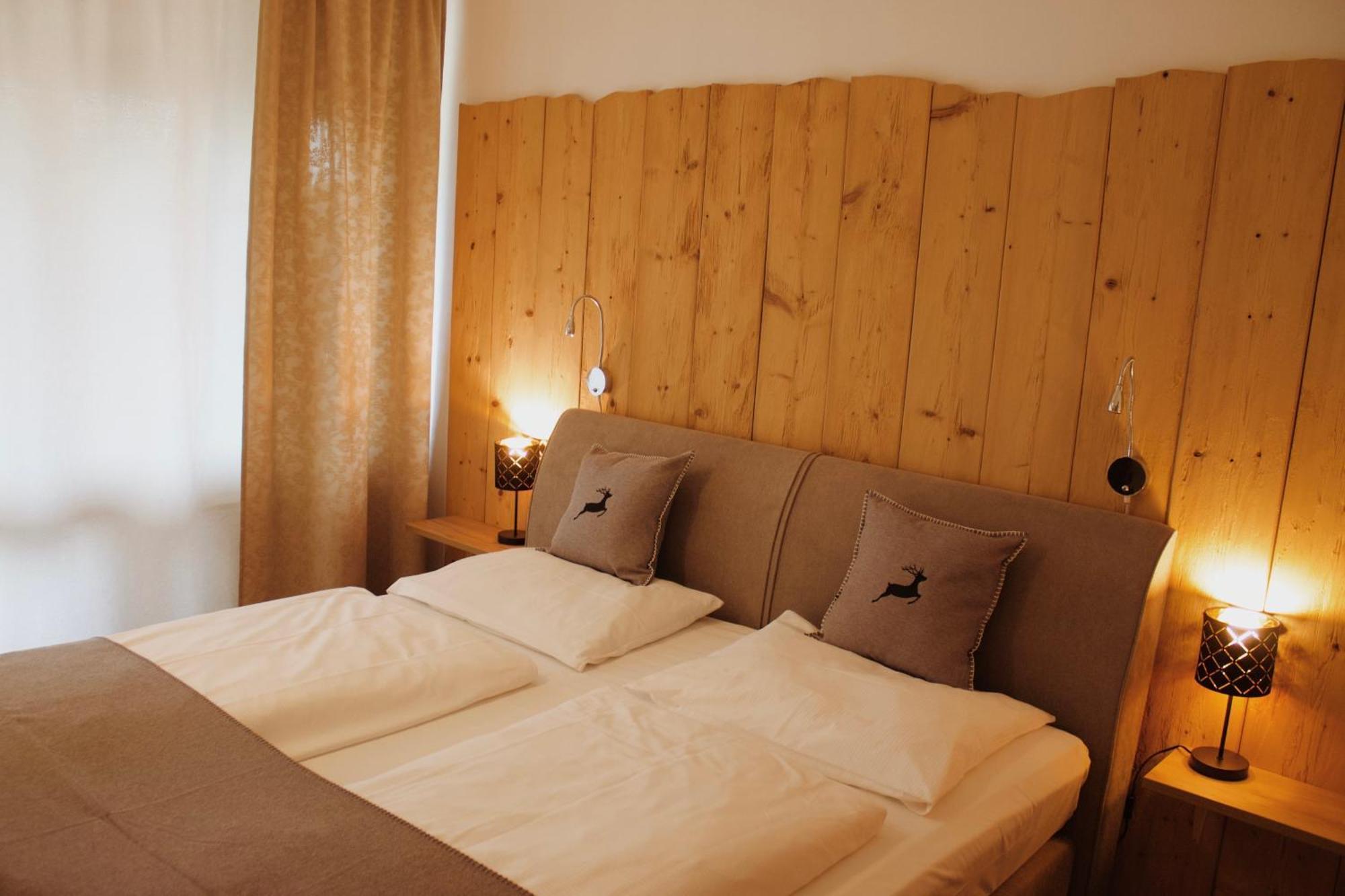 Hotel Garni - Chiemsee-Pension-Seebruck Зеон-Зебрук Екстер'єр фото