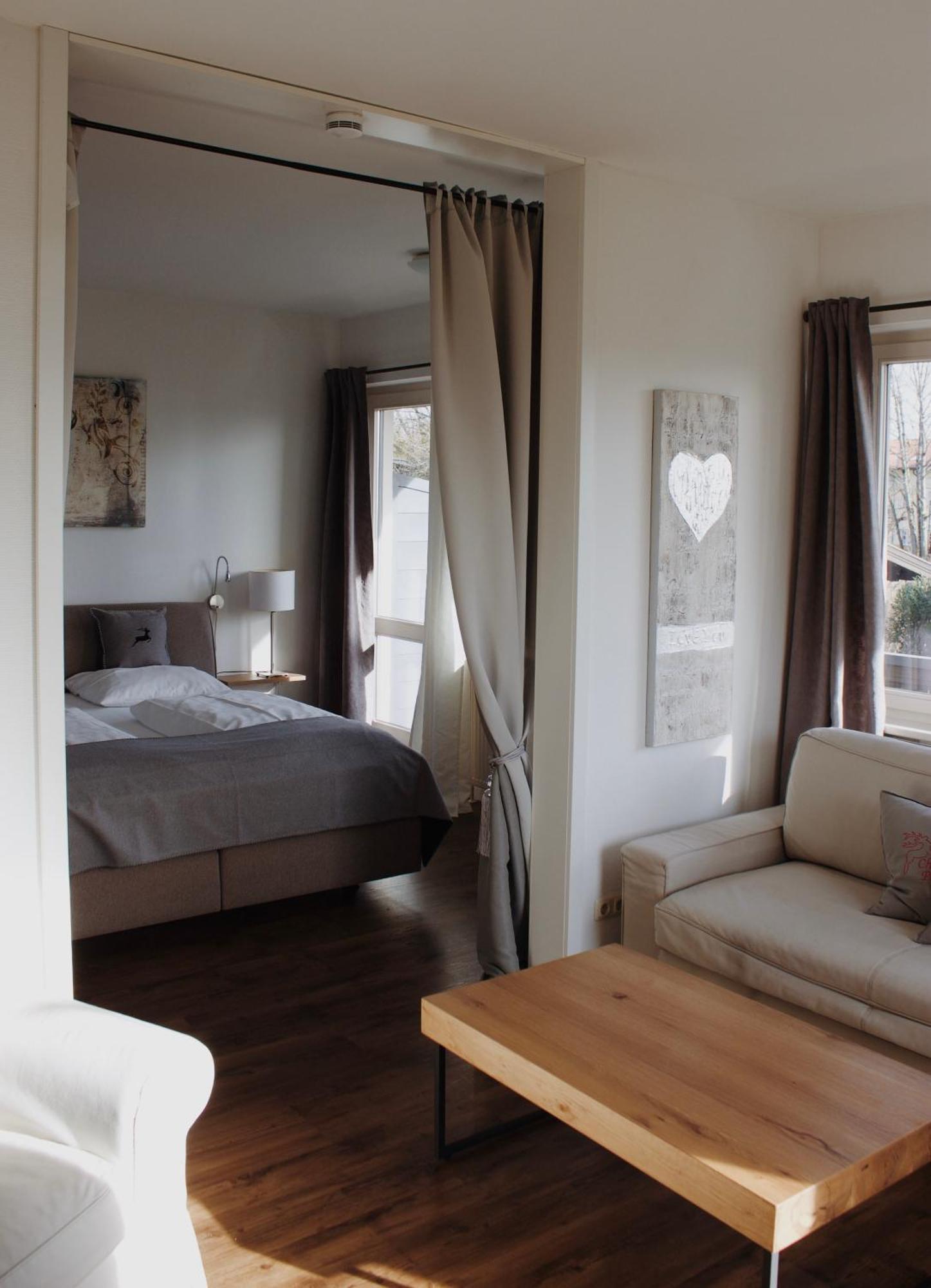 Hotel Garni - Chiemsee-Pension-Seebruck Зеон-Зебрук Екстер'єр фото